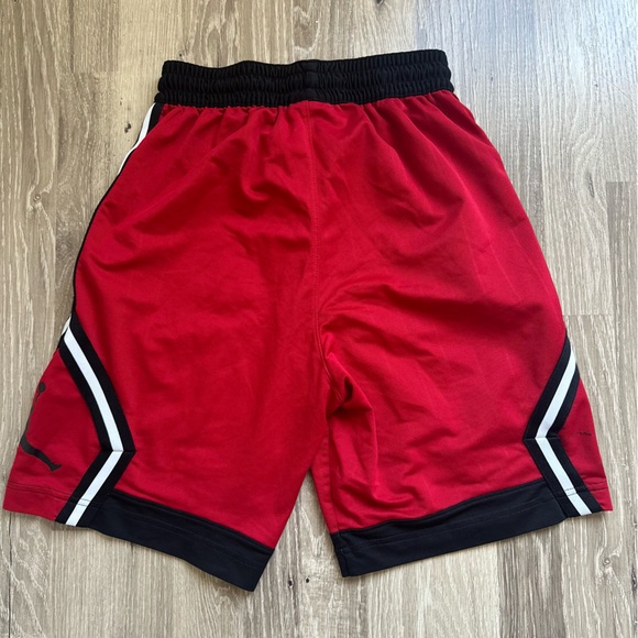 Boys Jordan Shorts - Picture 2 of 5